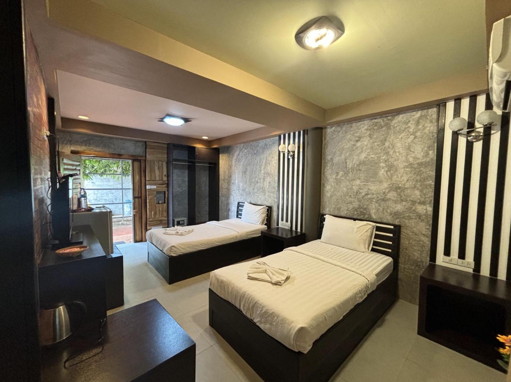 Revolution Kanchanaburi Adventure Hq Ban Chuk Kum Exterior foto