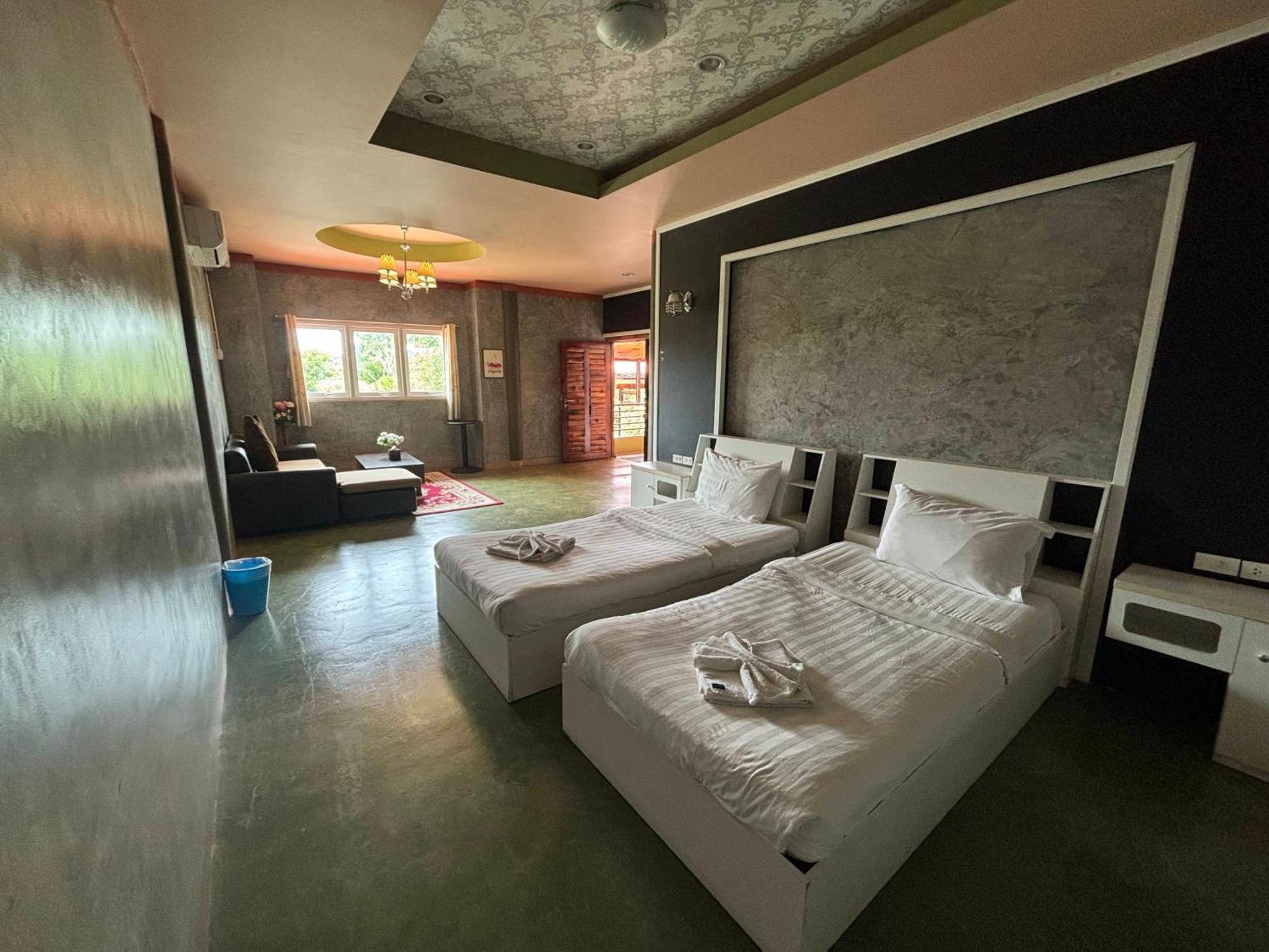 Revolution Kanchanaburi Adventure Hq Ban Chuk Kum Exterior foto